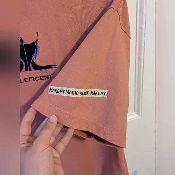 Uniqlo X Disney Villains Maleficent Crop T-Shirt - Size XL - Picture 4 of 8